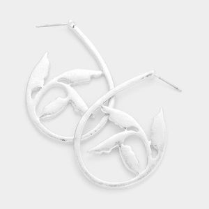 3/$30 🆕 Leaf Detail Metal Drop Earrings - Slv